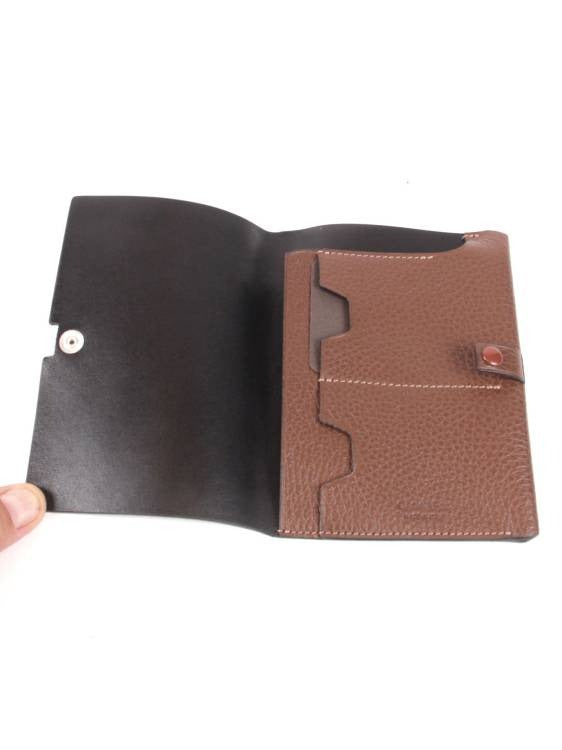 【50%OFFセール】国内正規品 Daniel＆Bob ダニエルアンドボブ パスポートケース シボ革 シュリンクレザー GFT097-22-192 BROWN ブラウン