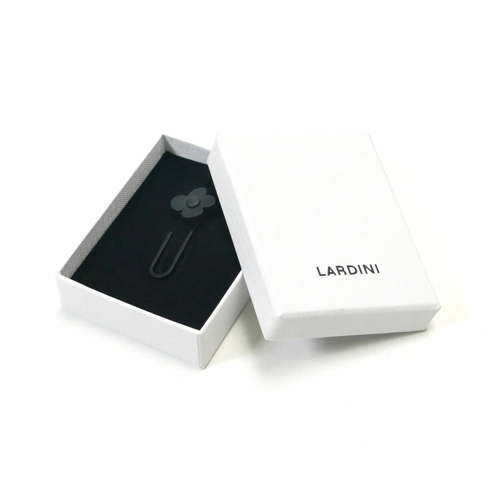 5116-9flwpin323 / LARDINI メンズ ブートニエール